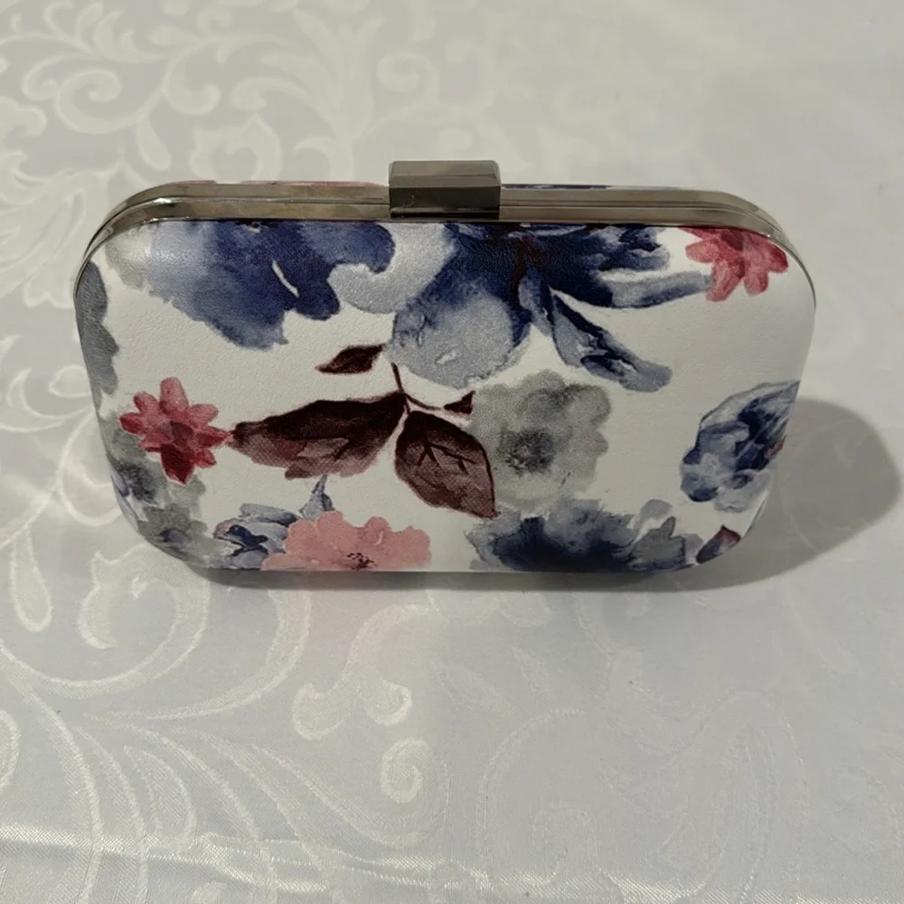 🌟3/$15🌟🎉HP🎉Lulu Thownsend Small Floral Bag - Picture 5 of 10